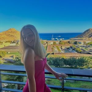 Meet your Posher, Elizabeth